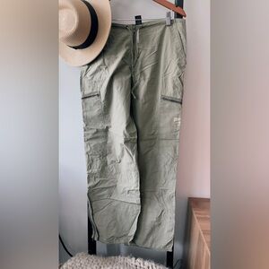 DKNY Women’s Green Cargo Pants